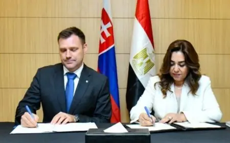 عوض توقع اتفاقية شراكة مع وزير البيئة في سلوفاكيا لتعزيز حماية البيئة
