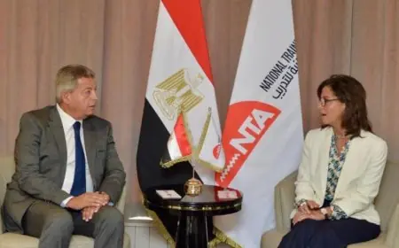 رئيس الهيئة الوطنية للإعلام يجتمع مع المدير التنفيذي ونائبه للأكاديمية الوطنية للتدريب لتعزيز التعاون المشترك