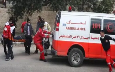 طواقم الهلال الأحمر الفلسطيني تدخل سجن عوفر لنقل أسير مريض