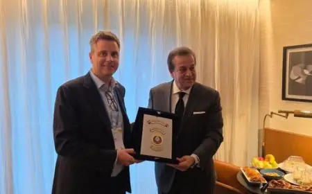 وزير الصحة يجتمع مع رئيس شركة روش لتعزيز التعاون في القطاع الطبي