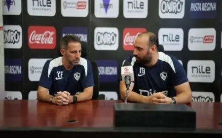 جلسة تحفيزية لفيريرا مع اللاعبين قبل مواجهة ديكيداها الصومالي