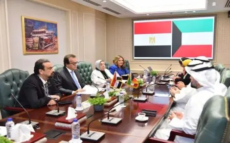 وزير الصحة يناقش تعزيز التعاون الصحي المشترك مع نظيره الكويتي
