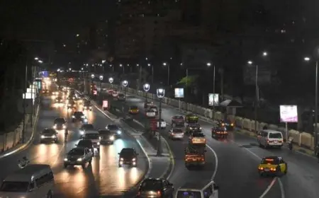 غلق محور 26 يوليو وإجراءات تحويل مروري لرفع كوبرى المشاة بمحطة مونوريل جامعة مصر