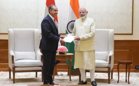 وزير الخارجية ينقل رسالة هامة من رئيس الجمهورية إلى رئيس وزراء الهند