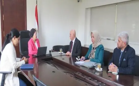 نائب وزير الصحة تستعرض سبل التعاون مع وفد عراقي لتعزيز تنمية الأسرة والصحة السكانية