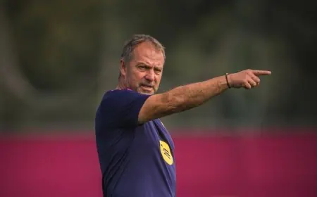 هانزي فليك يدعم روبرت ليفاندوفسكي المصاب ويشيد بمقارنته بكريستيانو رونالدو