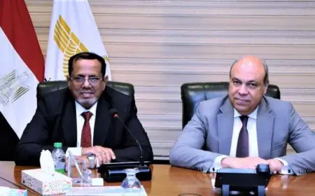 وزير الطيران المدني يشارك في حفل تخريج طلبة المراقبة الجوية من اليمن ويحتفل بنجاحهم