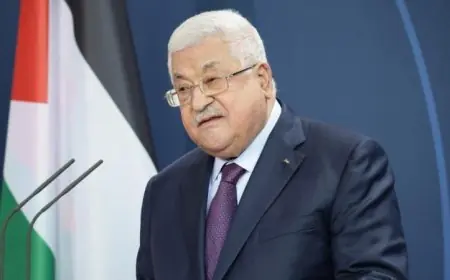 الرئيس الفلسطيني يتسلم قلادة رمزية من الجامعة العربية الأمريكية لتعزيز التعاون الثقافي