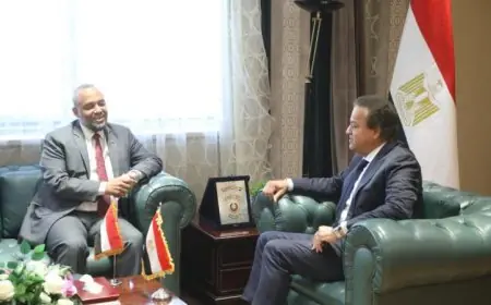 وزير الصحة المصري يتعاون مع نظيره السوداني لتطوير العلاقات الصحية بين الدولتين
