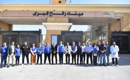 نائب وزير الصحة يقوم بجولة تفقدية في ميناء رفح البري لمتابعة جاهزية الخدمات الطبية والطوارئ
