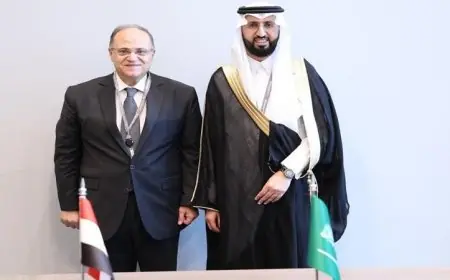 رئيس هيئة الدواء يناقش مع نظيره السعودي سبل تعزيز التعاون الرقابي في صناعة الأدوية