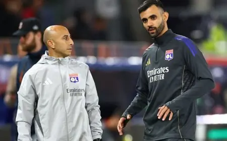 الجزائري رشيد غزال يغيب عن مباريات ليون الأوروبية بسبب لوائح يويفا