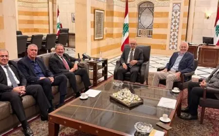 رئيس الوزراء اللبناني يناقش مع وفد فلسطيني قضايا اللاجئين ومسار تسليم الأسلحة في المخيمات