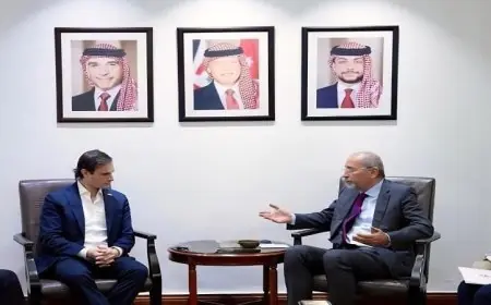 الصفدي يناقش مع مسؤول أمريكي الأوضاع في غزة وسبل تعزيز العلاقات الثنائية