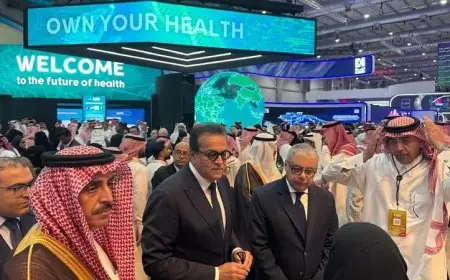 وزير الصحة يقوم بجولة ميدانية في المعرض الطبي ضمن فعاليات ملتقى الصحة العالمي بالسعودية