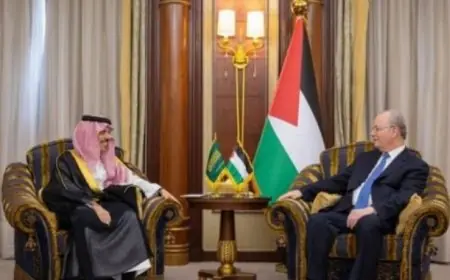 رئيس وزراء فلسطين ووزير خارجية السعودية يناقشان الأوضاع الراهنة في غزة والضفة الغربية