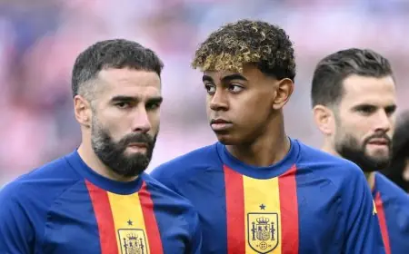 لاعبو برشلونة يعبرون عن استيائهم تجاه لامين يامال وكارفاخال يخطط لمواجهته