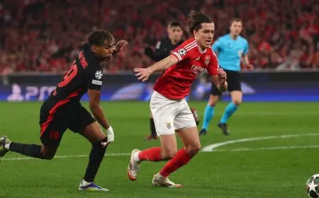 ألفارو كاريراس يواجه التحدي مجدداً أمام لامين يامال في الكلاسيكو القادم