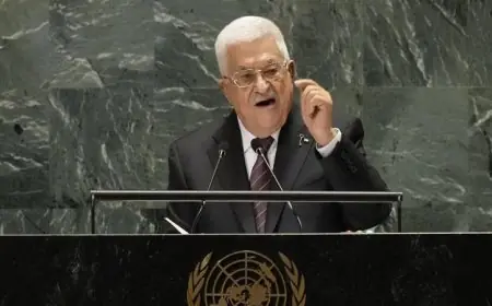 السفير الفلسطيني يكشف عن وصول عباس إلى القاهرة غدا لحضور افتتاح المتحف المصري الكبير