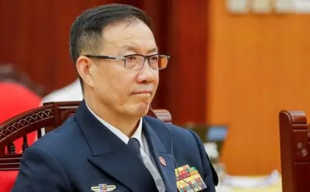 وزير الدفاع الصيني يطالب نظيره الأمريكي بتعزيز الثقة المشتركة لتعزيز العلاقات الأمنية