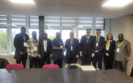 عاشور يستعرض آفاق التعاون مع وزير التعليم في نيجيريا لتمكين وتنمية الشباب في غانا