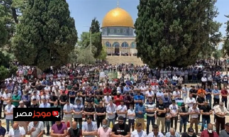 45 ألف مصل يتحدون حصار الاحتلال الإسرائيلي ويؤدون صلاة الجمعة في الأقصى