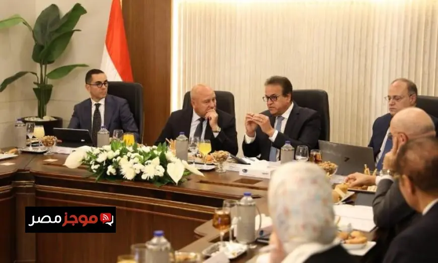 عبد الغفار والوزير يستعرضان تطورات السوق الدوائي وأهمية توطين صناعة المستحضرات في البلاد