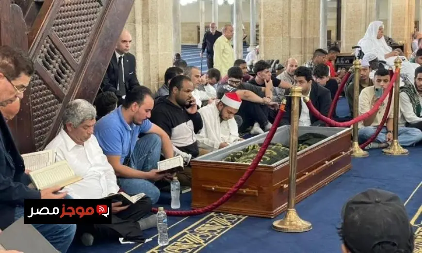 جثمان الدكتور أحمد عمر هاشم يصل إلى الجامع الأزهر في مشهد مؤثر