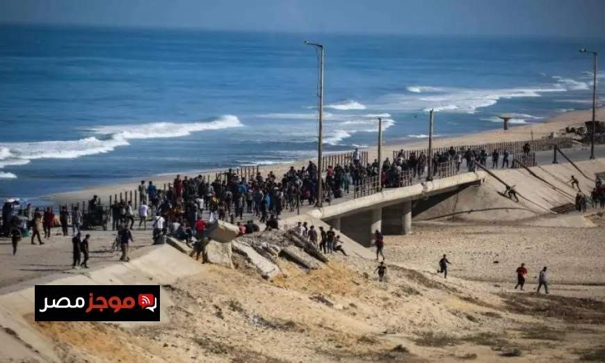 عائدون إلى غزة النازحون الفلسطينيون بعد سريان وقف إطلاق النار