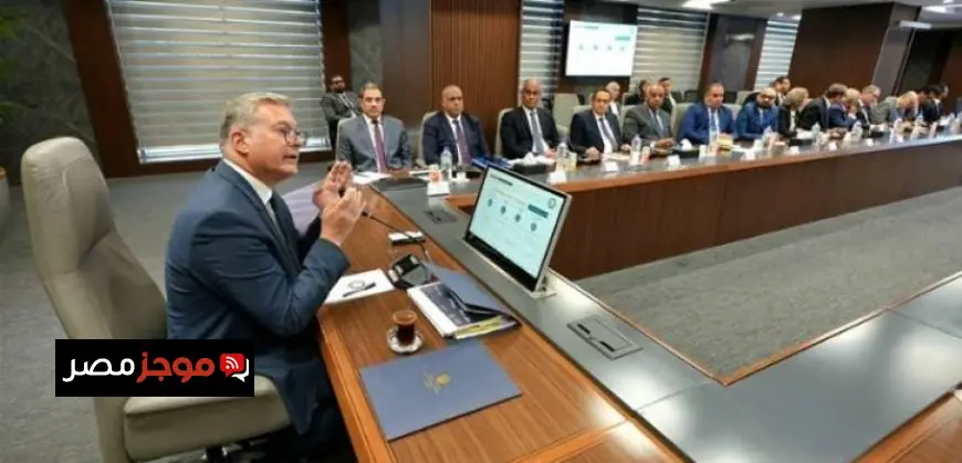 وزير البترول يجتمع مع الإعلاميين ورؤساء تحرير الصحف والمواقع لتعزيز التواصل الإعلامي