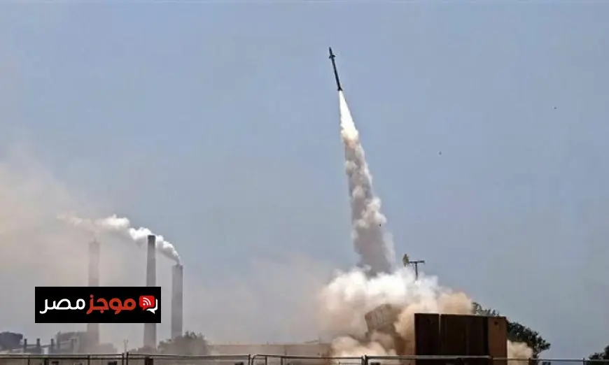 كوريا الشمالية تكشف عن صاروخ بعيد المدى في استعراض عسكري مهيب
