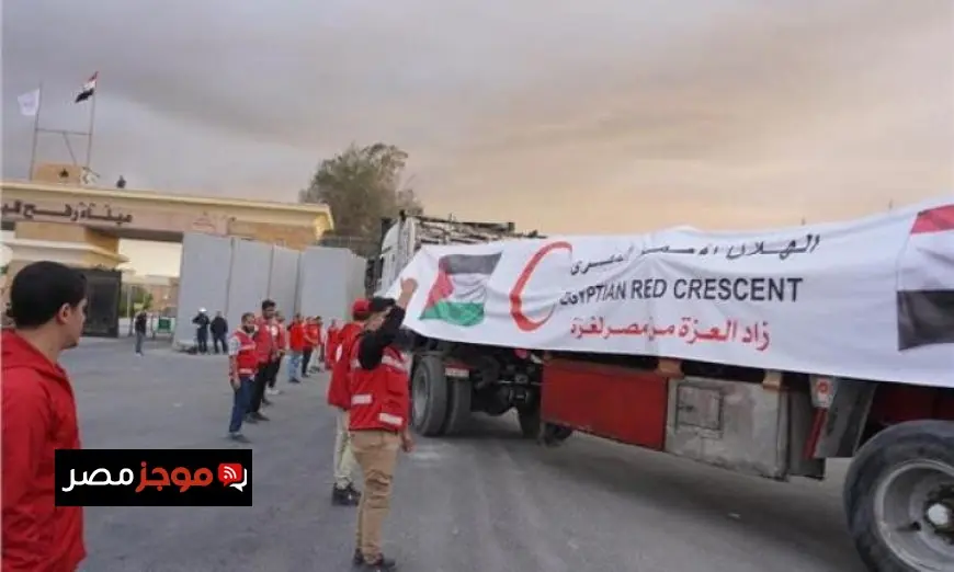 الهلال الأحمر يعلن عن إرسال أكثر من 400 شاحنة في القافلة الخمسين من زاد العزة لدعم غزة