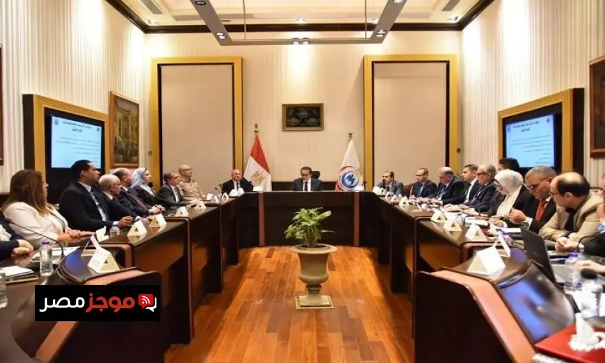 وزير الصحة يستعرض استراتيجيات تعزيز المتابعة والرقابة على بنوك الدم بالمستشفيات الخاصة