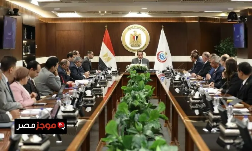 وزير الصحة يراقب تقدم تنفيذ منظومة التأمين الصحي الشامل في جميع المحافظات