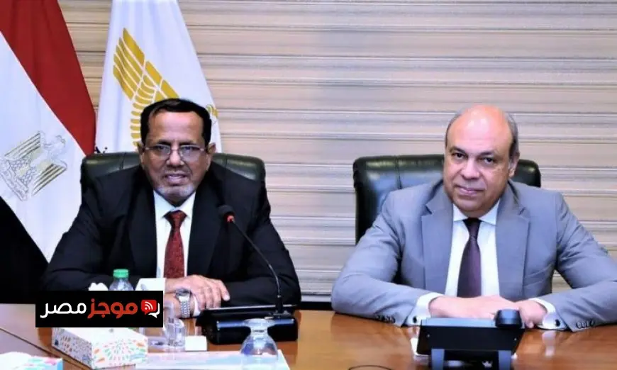 وزير الطيران المدني يشارك في حفل تخريج طلبة المراقبة الجوية من اليمن ويحتفل بنجاحهم