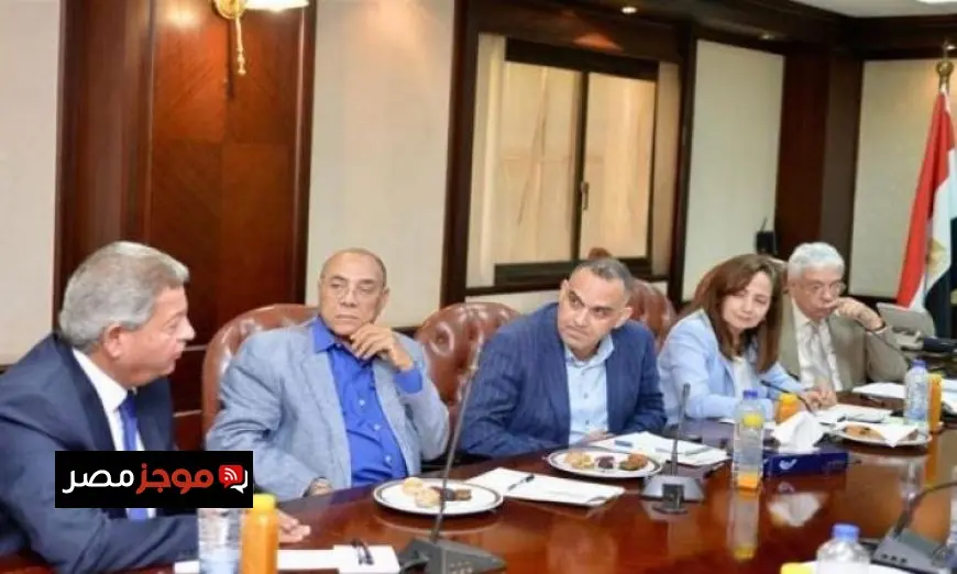 لجنة تطوير الصحافة الورقية والرقمية برئاسة حمدي رزق تعقد اجتماعها الأول