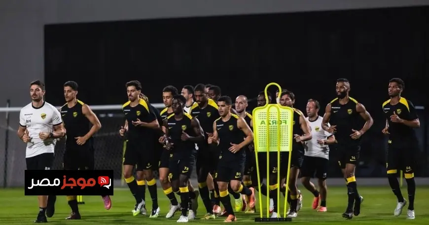 غياب كريم بنزيما يثير التساؤلات حول التشكيلة المنتظرة للاتحاد السعودي في مواجهة الشرطة