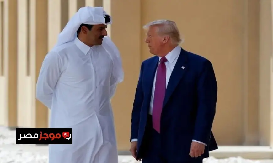 ترامب وأمير قطر يلتقون على الطائرة الرئاسية خلال توقف فني في رحلة آسيا