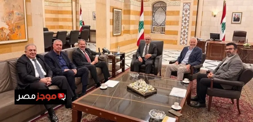 رئيس الوزراء اللبناني يناقش مع وفد فلسطيني قضايا اللاجئين ومسار تسليم الأسلحة في المخيمات