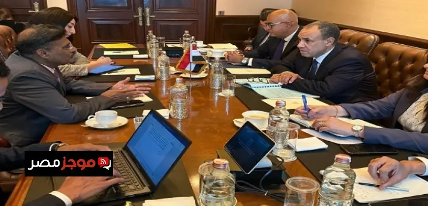 وزير الخارجية يلتقي نائب رئيس مجموعة اوبروى الهندية لتعزيز التعاون التجاري