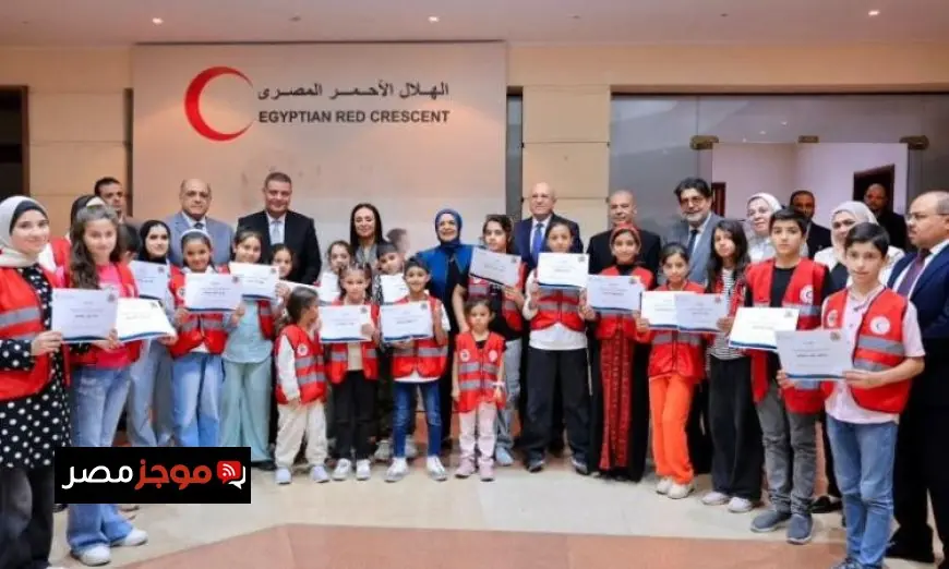 وزيرة التضامن تمنح أطفال فلسطين شهادات اجتياز دورة المنقذ الصغير