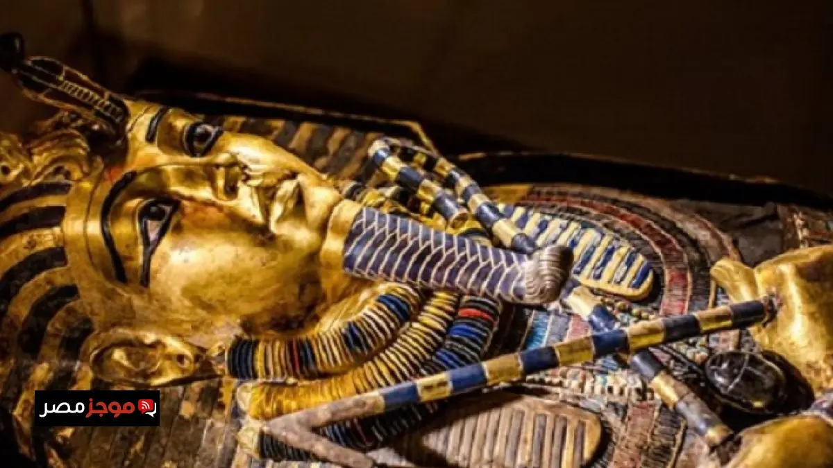 الملك توت عنخ آمون يستقبل زواره في المتحف المصري الكبير بمناسبة مرور 103 سنوات على اكتشاف مقبرته