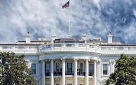 البيت الأبيض يقيد وصول المراسلين إلى مكتبه الإعلامي بقرارات جديدة