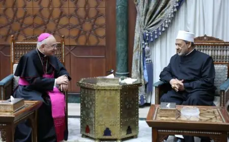 شيخ الأزهر يلتقي وكيل الشؤون العامة بالفاتيكان لتعزيز التعاون المشترك