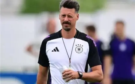 مدرب أوجسبورج فاجنر يتواصل مع اتحاد الكرة الألماني بعد تلقيه الإنذار الثالث