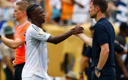 تدخل رئيس ريال مدريد لفض النزاع بين ألونسو وفينيسيوس بشكل عاجل