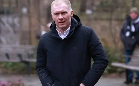 بول سكولز يترك التعليق الرياضي لتكريس الوقت لرعاية ابنه