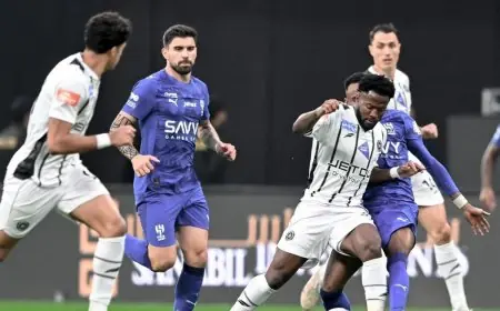 مدافع شاب سعودي يتألق ويتفوق على نجوم مباراة الهلال والشباب
