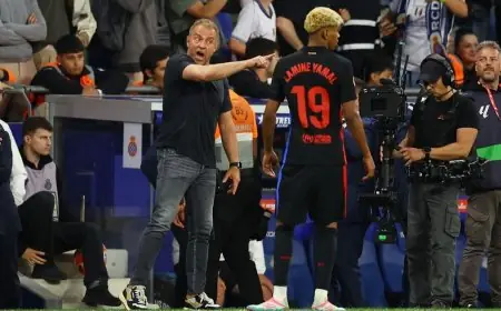 فليك يكشف عن نقاش صريح مع لامين يامال في برشلونة