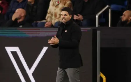 إصابة فيكتور غيوكيريس تؤرق ميكيل أرتيتا الذي يثني على مدافعي أرسنال